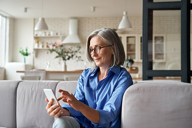 mobile-phone-older-person